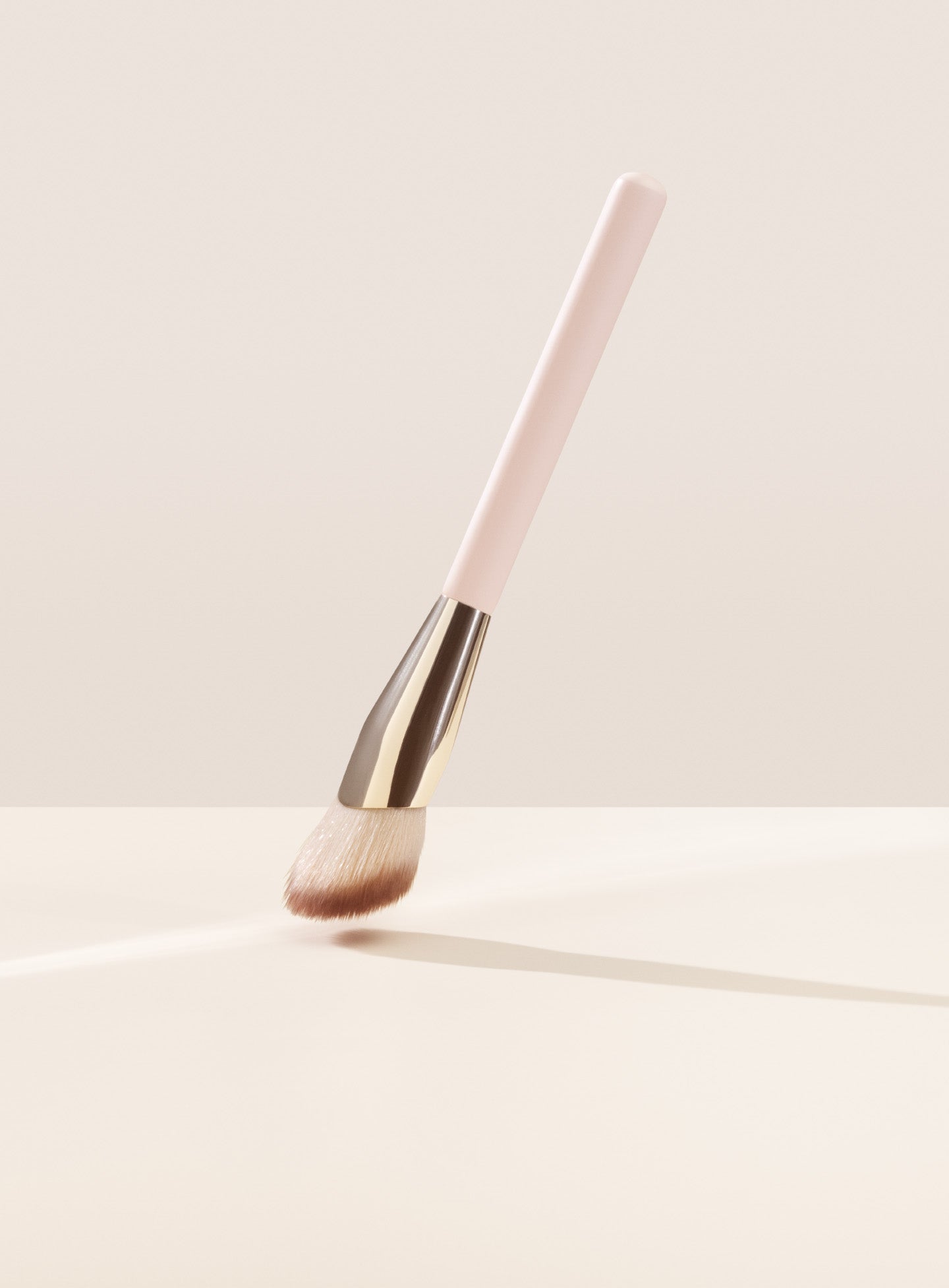 Rare Beauty Soft Pinch Liquid Blush Brush - Allık Fırçası