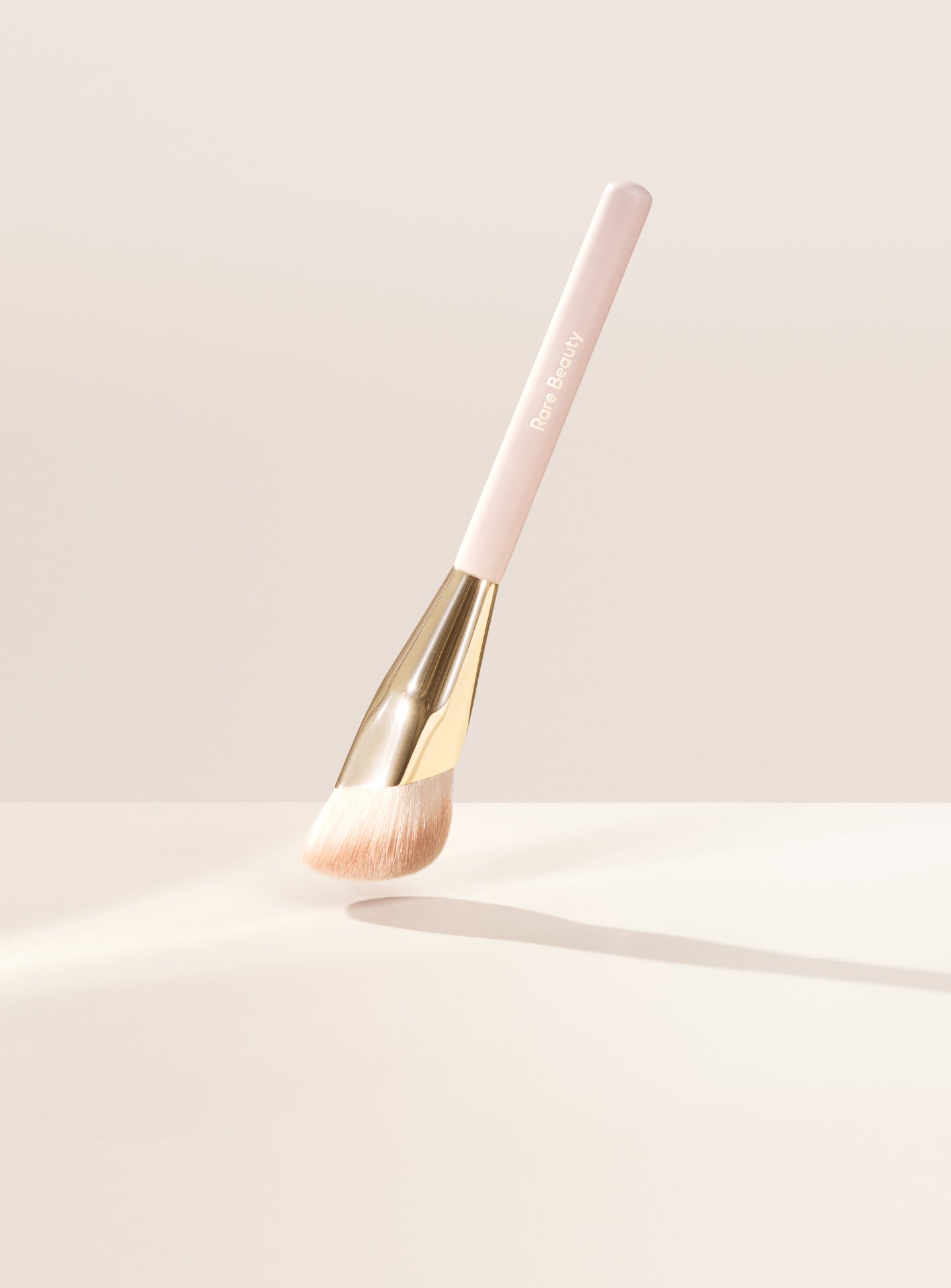Rare Beauty Liquid Touch - Fondöten Fırçası